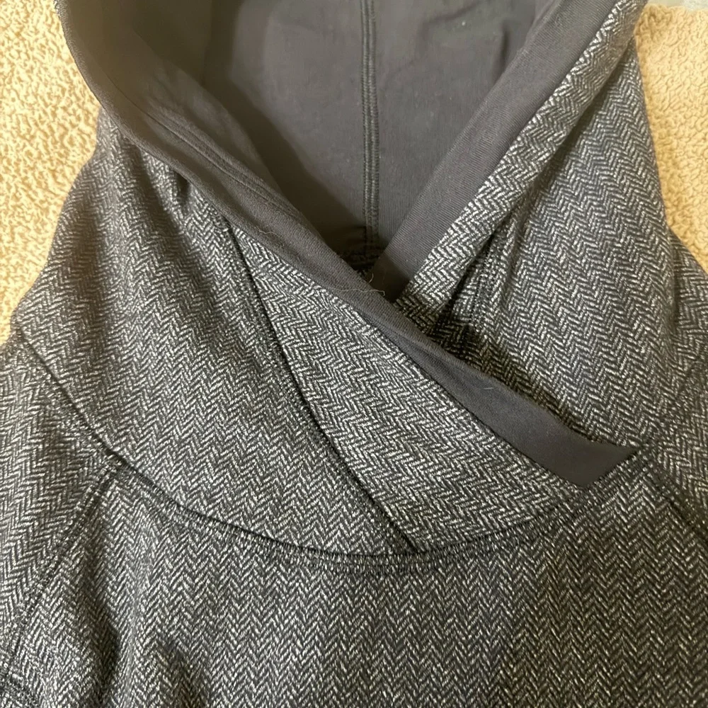 Lululemon Think Fast Houndstooth Hoodie Black/Gray Heathered Herringbone Sz 6 - Picture 4 of 5